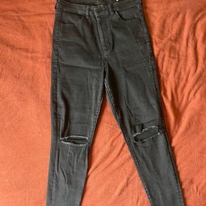 Black distressed skinny jeans